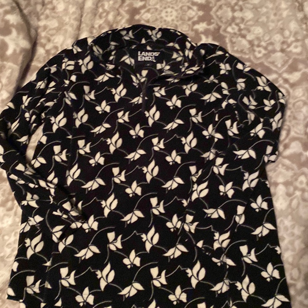 Lands’ end fleece pullover black and white.  Great used condition